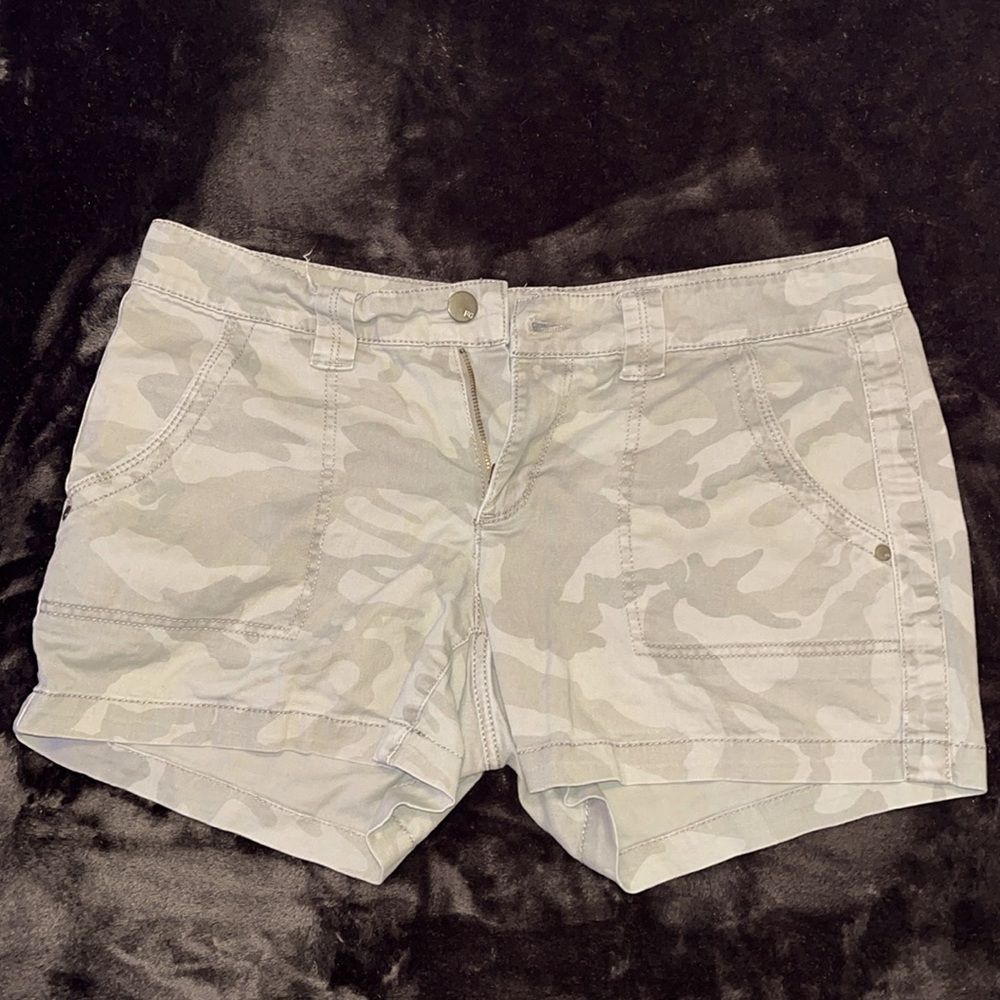 Faded Glory Khaki Camouflage Shorts Size 14